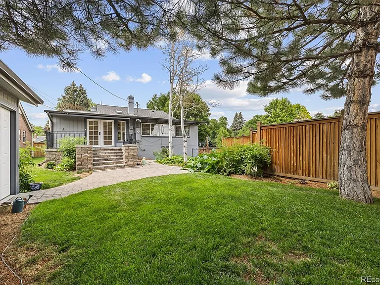 2290 Jasmine St — Photo 45