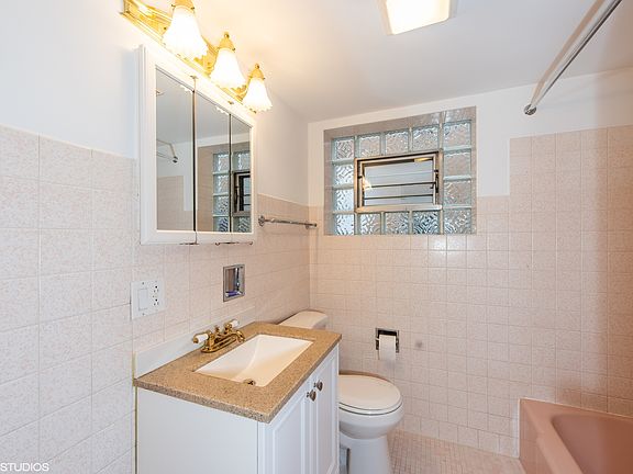 5th image of 7226 W Belden Ave
