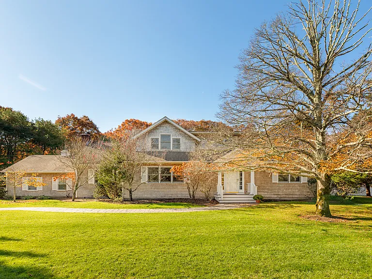 27 Old Orchard Rd — Photo 1