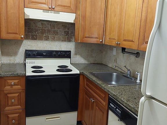 5th image of 4715 NW 7th St APT 302-2