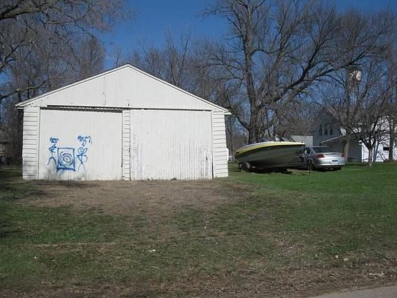5th image of 1131 3rd Ave