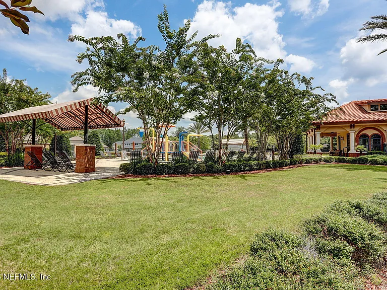 470 Servia Dr — Photo 45