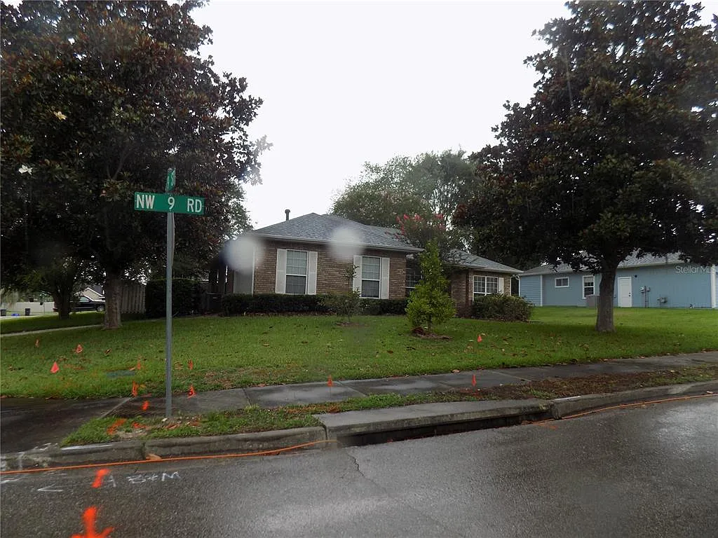 3 bed, 2.0 bath, 1803 sqft, $2,400 — Photo 2