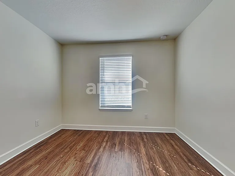 1017 Walden Pond Dr — Photo 26