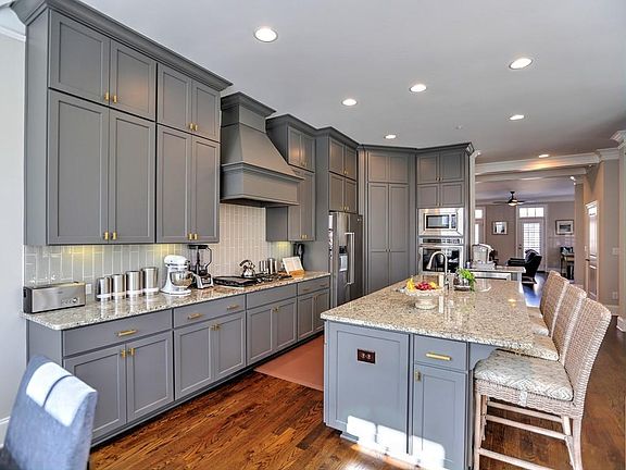 3rd image of 401 Latimer St