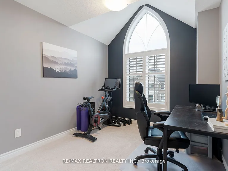 19 Sutcliffe Dr — Photo 11