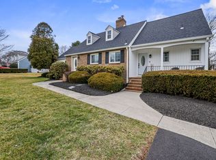 731 W Country Club Dr, Purcellville, VA 20132