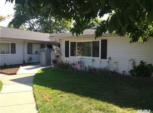 291 Feller Dr, Central Islip, NY 11722