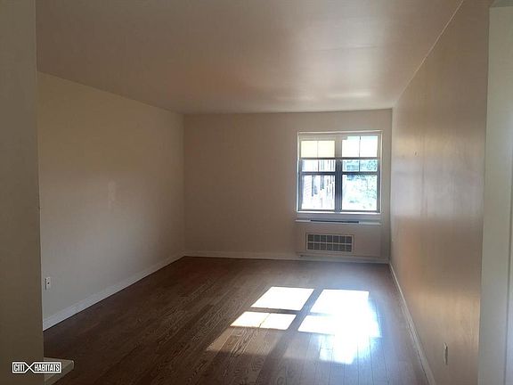 5th image of 7525 153rd St APT 318