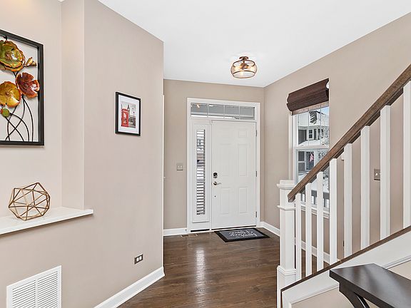 4th image of 27W184 Breme Dr W