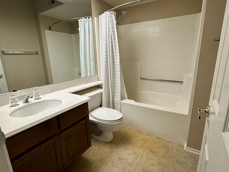 402 Country Club Dr #B — Photo 5