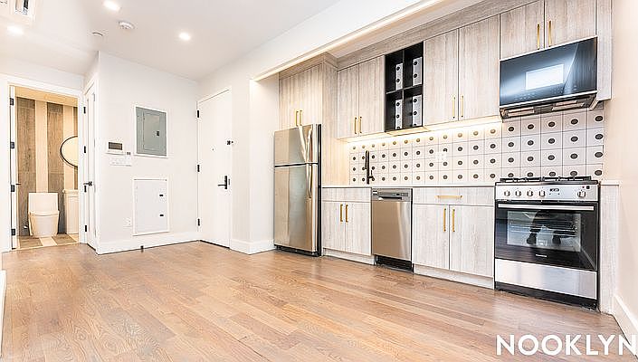 1st image of 216 Bainbridge St #1F