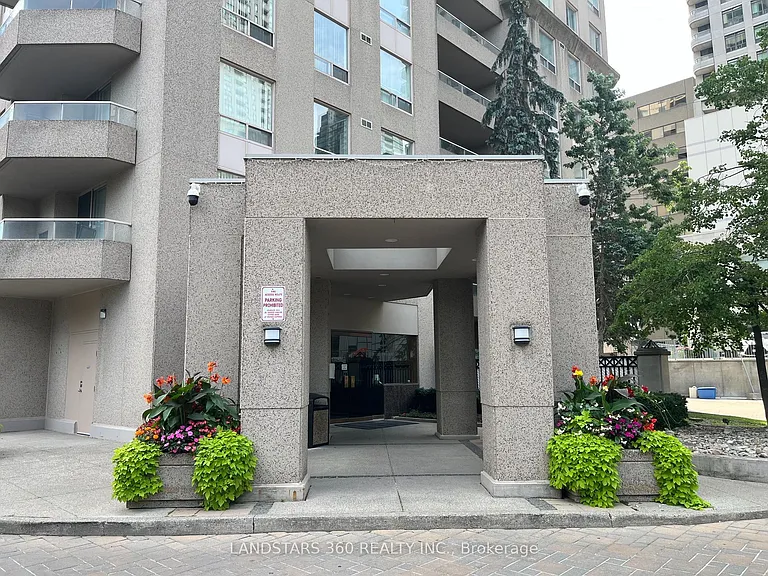 18 Hillcrest Ave #902 — Photo 2