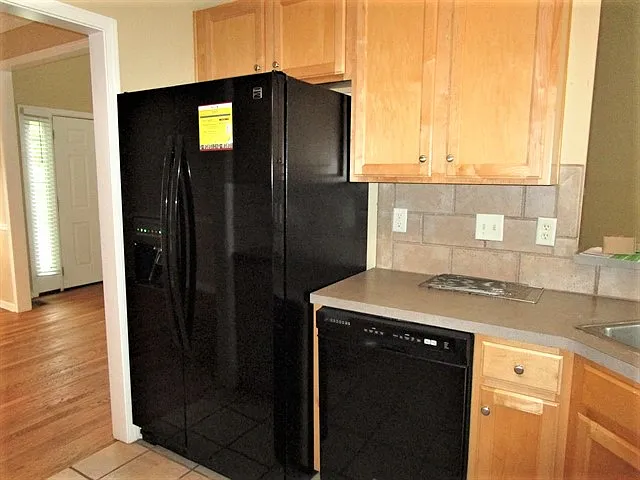 2420 Queensboro Ln — Photo 5