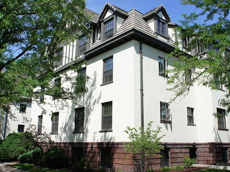 Chateau Apartments — Photo 32