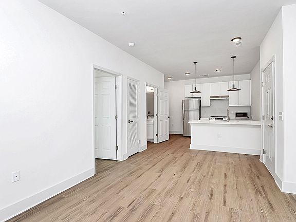 3rd image of 3515-107 Markland Dr