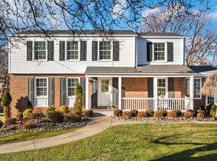111 Lansdowne Dr, Coraopolis, PA 15108