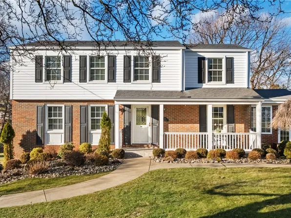 111 Lansdowne Dr, Coraopolis, PA 15108