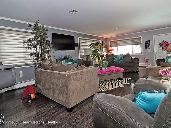 3rd image of 7 Burgess Ct