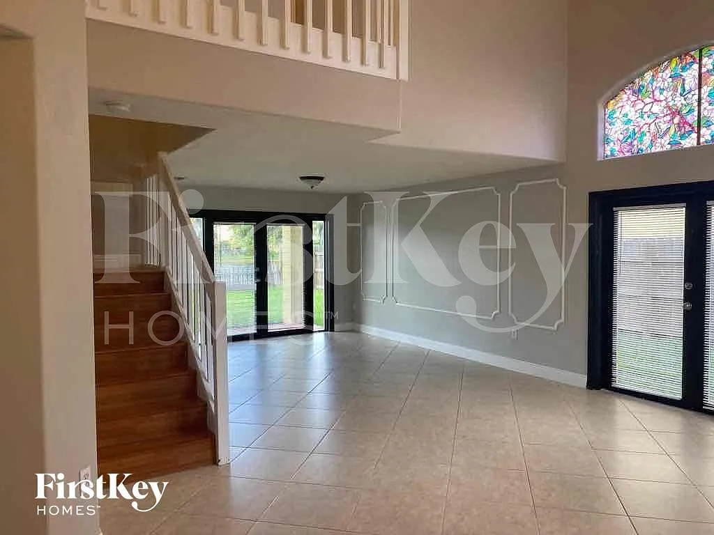 5 bed, 3.0 bath, 2711 sqft, $4,550 — Photo 3