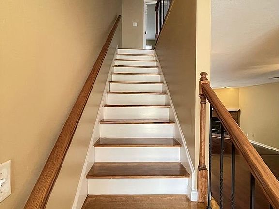 3rd image of 10411 Ravenbrook Ln