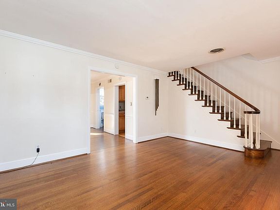 3rd image of 2210 W 9th St