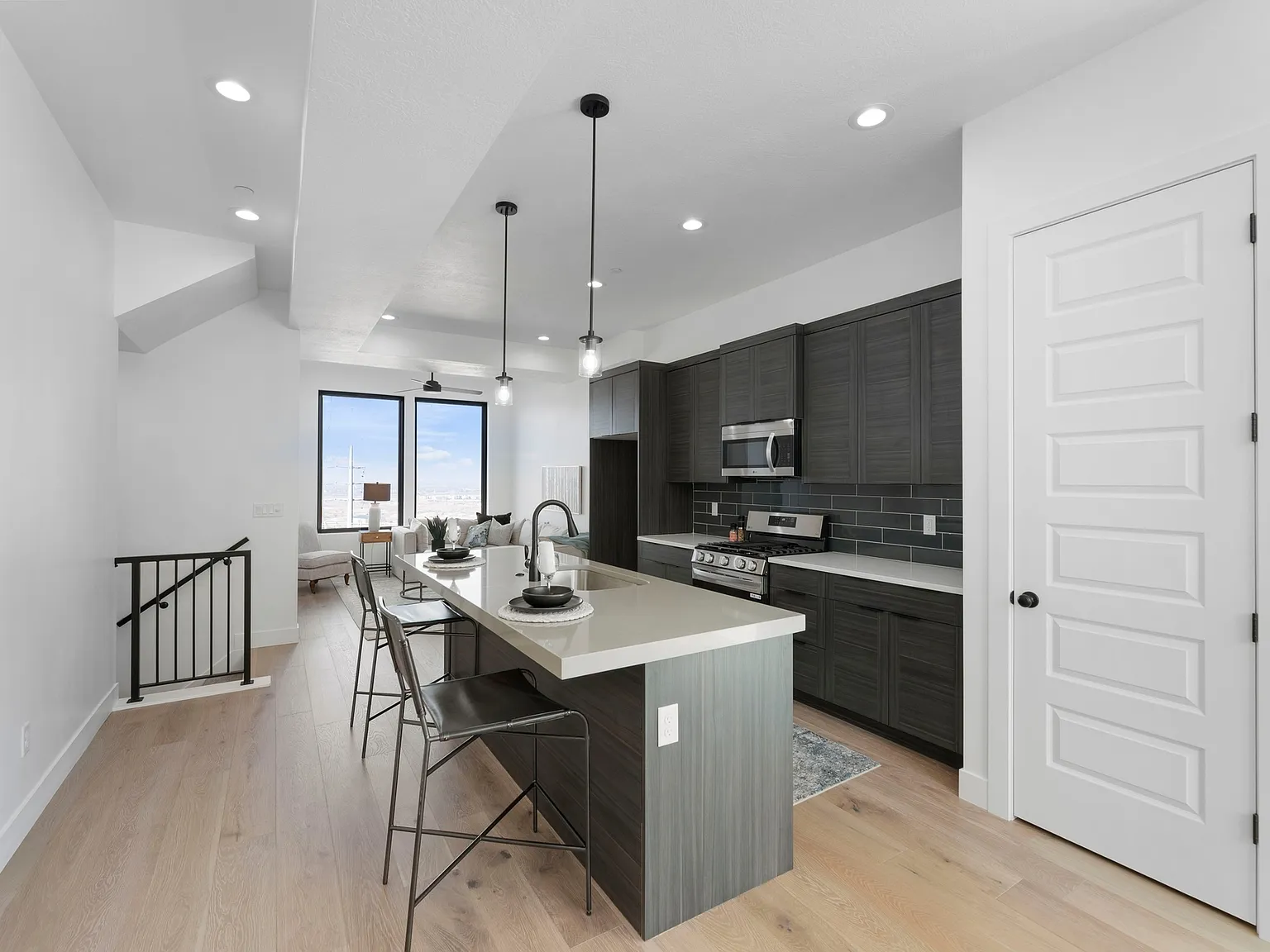 3 bed, 3.5 bath, 1460 sqft, $2,499 — Photo 3
