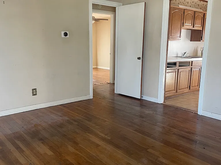117 Bowie St — Photo 5