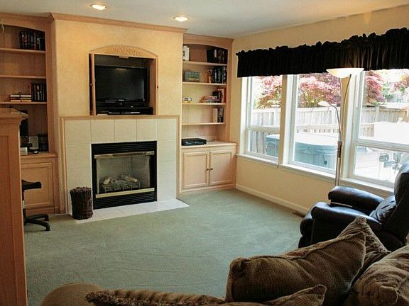 4th image of 1338 S 251st Ct