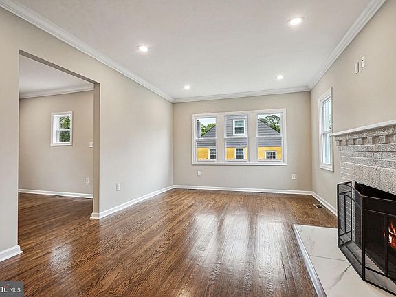 5th image of 3304 Memorial St