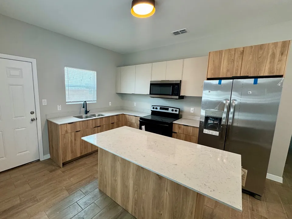 116 W Diamond Ave #1
