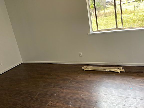 4th image of 15023 Dillingham Ave