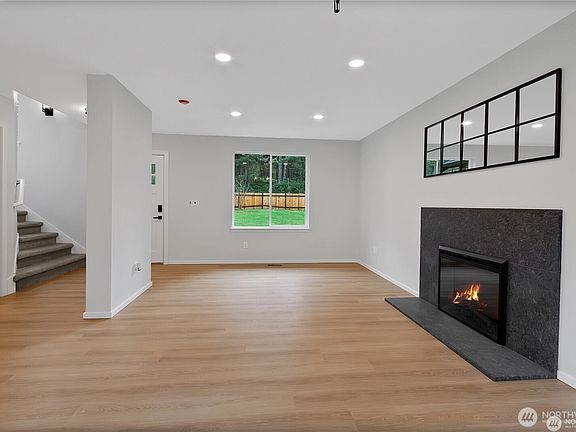 5th image of 210 Tiedeman Road NW