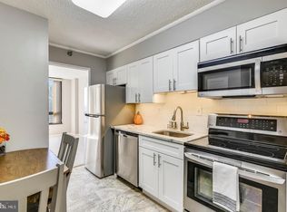 1808 Old Meadow Rd APT 910, Mc Lean, VA 22102