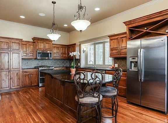 3rd image of 14306 Manor Ct