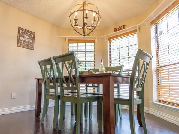 2424 Park Crest Ct, Irving, TX 75060