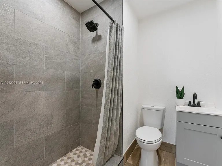 6161 NE 7th Ave — Photo 20