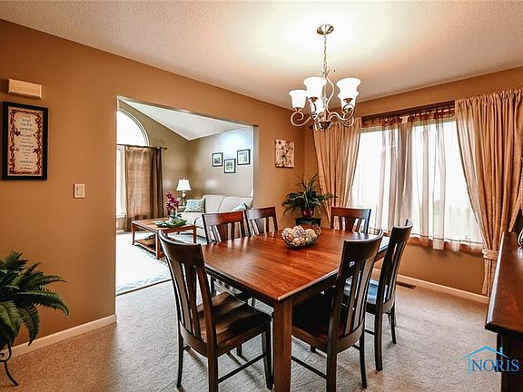 4th image of 410 Winter Pine Dr