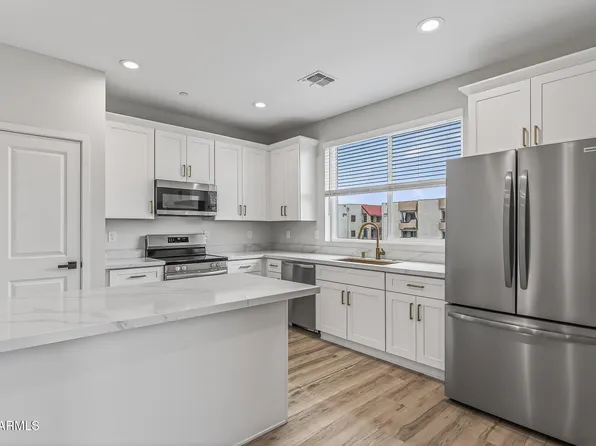 2601 E CLARENDON Avenue #20, Phoenix, AZ 85016