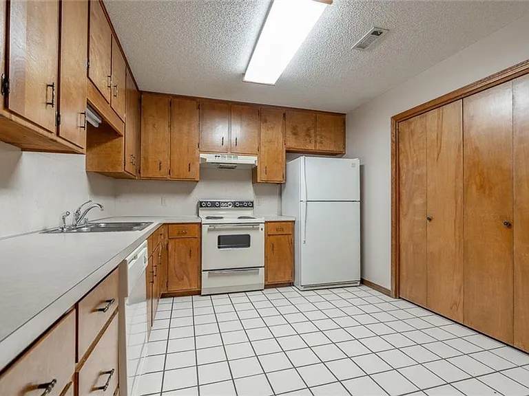 372 S Crossover Rd — Photo 8