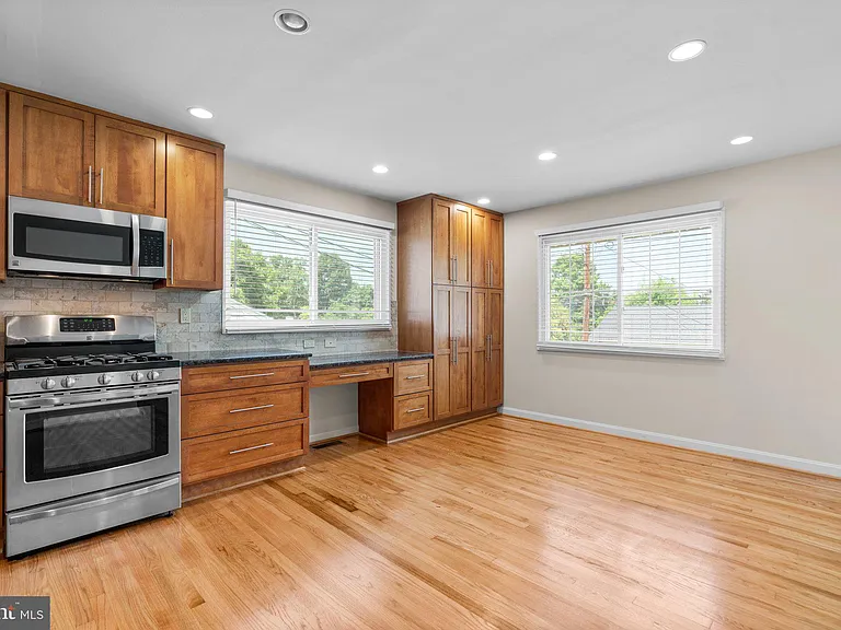 9212 Chanute Dr — Photo 8