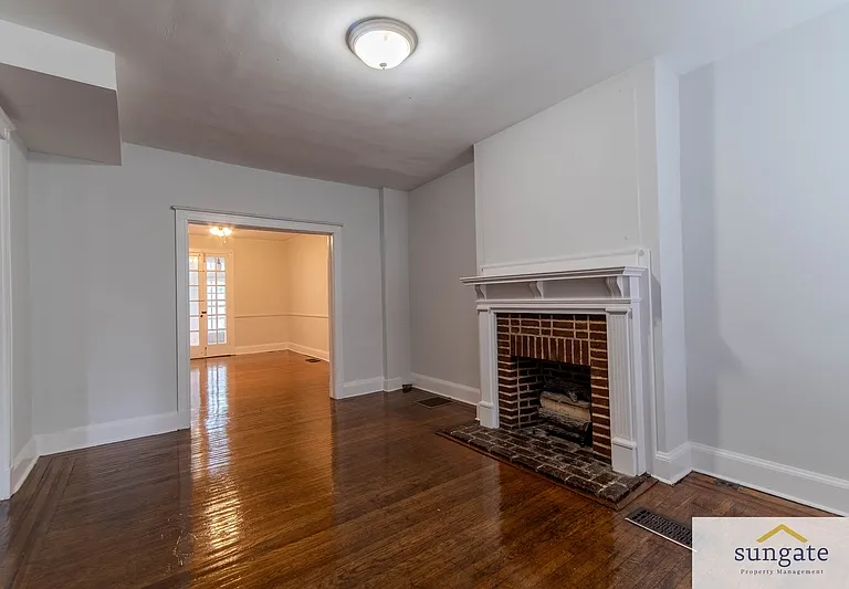 348 E University Pkwy — Photo 8