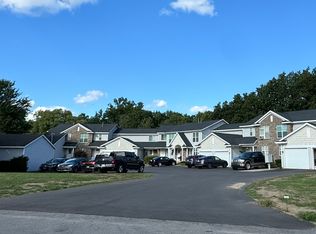 8002 Green Meadow Ct, Jenison, MI 49428