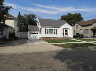 1025 6th St NE, Devils Lake, ND 58301