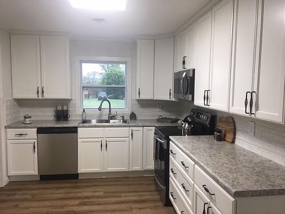 2nd image of 528 Pauline Ave