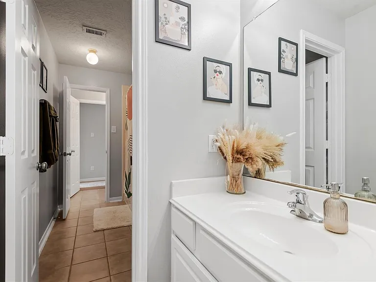 5614 Savannah Woods Ln — Photo 10