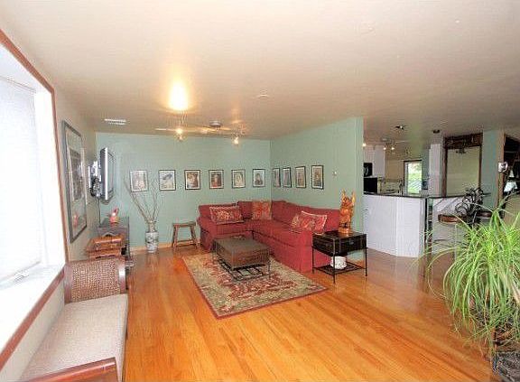 2nd image of 406 Hazlitt Ave