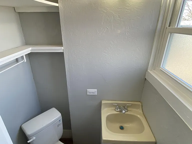 540 8th Ave — Photo 15