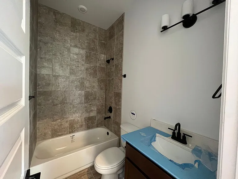 1376 Lenox Ave — Photo 7