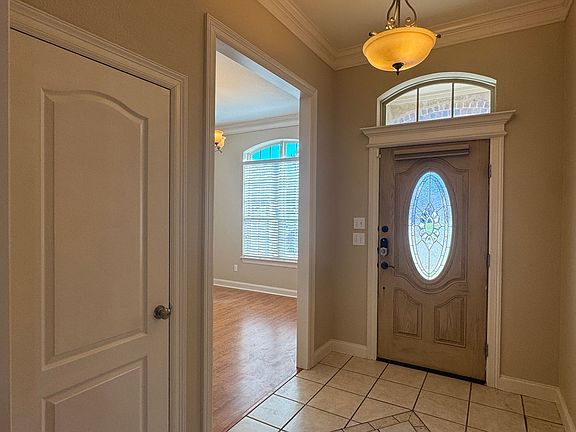 5th image of 320 Rita Dr